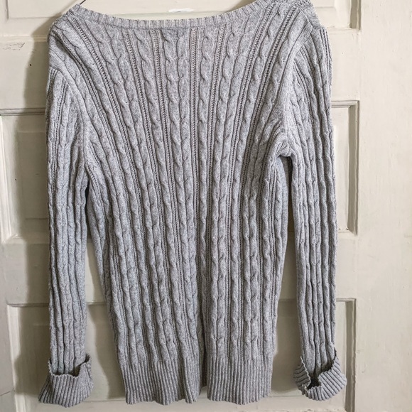 Gray cable-knit v-neck sweater - Picture 4 of 4